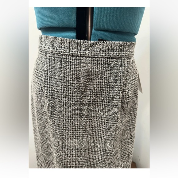 Jessica Howard Petite Black White Tweed Unlined 2 Piece Long Skirt Suit Size 6P. - Picture 13 of 16
